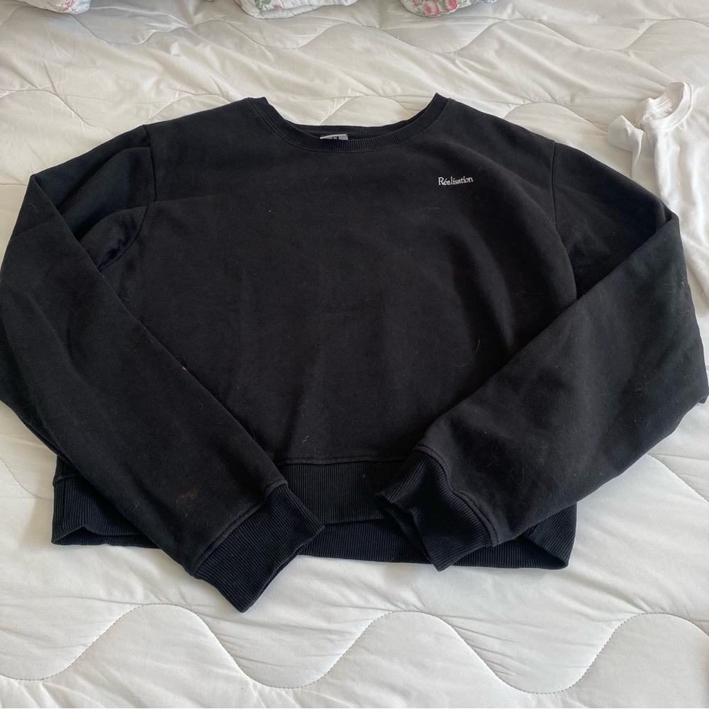 Realisation par black crewneck
